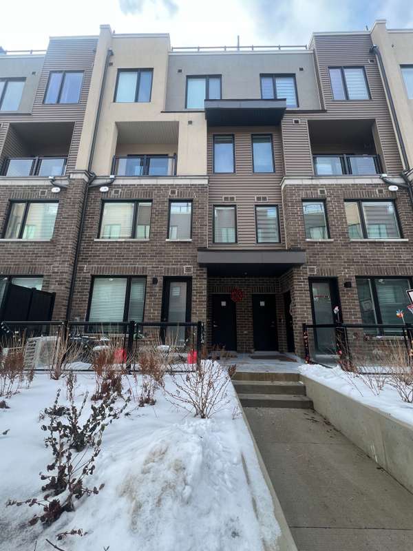 3550 Colonial DR #32, Mississauga, ON L5L 0C1
