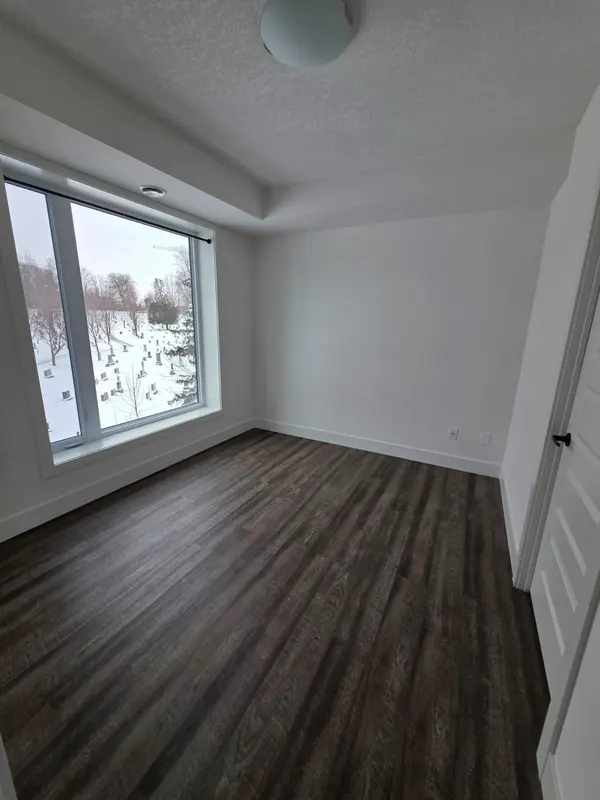 Waterloo, ON N2J 1A4,107 Roger ST #202