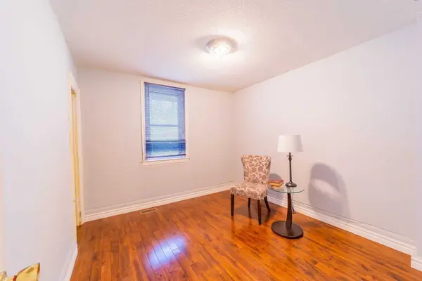 Toronto E08, ON M1M 1M1,2609 Kingston RD #Main Fl