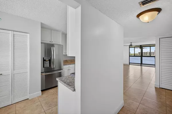 Oakland Park, FL 33309,115 Lake Emerald Dr #403
