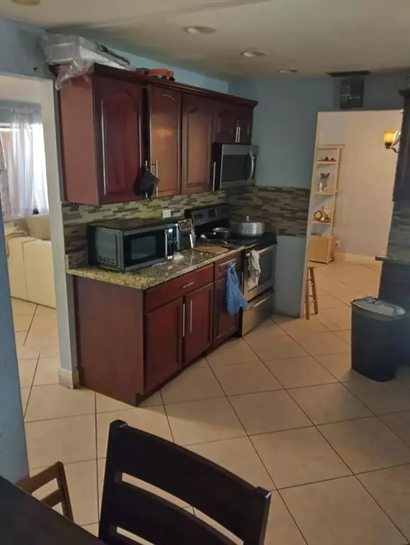 Margate, FL 33063,6812 NW 4th St