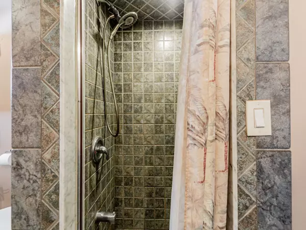 Georgina, ON L0E 1N0,28 Main ST