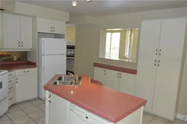 Burlington, ON L7R 1H9,2211 New ST #1