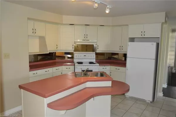 Burlington, ON L7R 1H9,2211 New ST #1