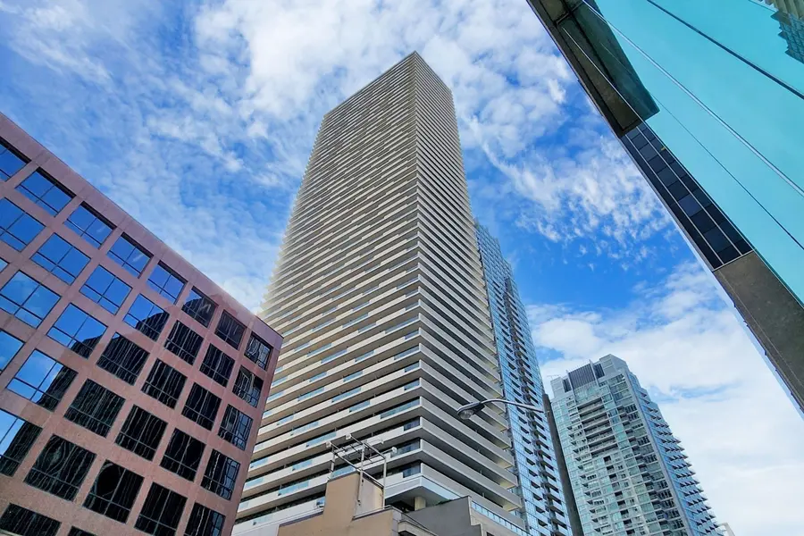 2221 Yonge ST #313, Toronto C10, ON M4S 2B4