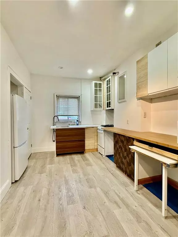 Queens, NY 11417,132-20 82nd ST