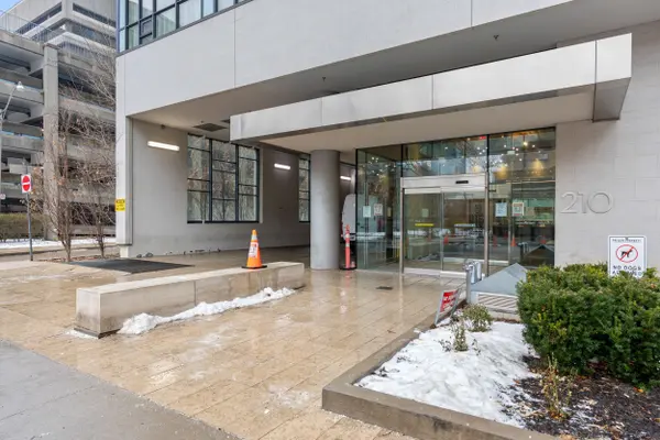 Toronto C01, ON M5T 0A9,210 Simcoe ST #607