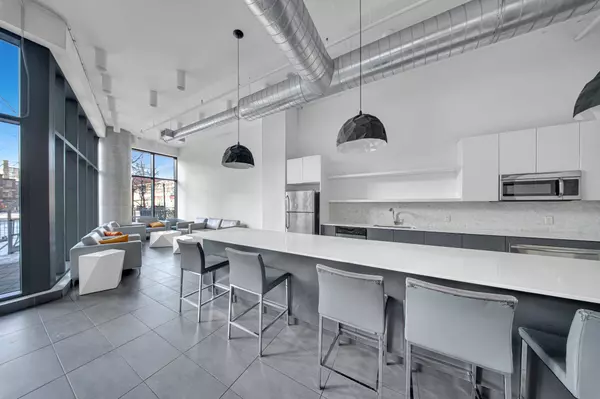 Toronto C01, ON M6K 3R5,150 East Liberty ST #1713