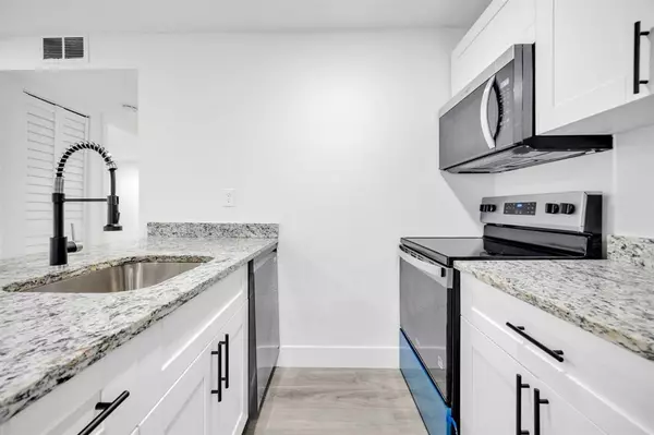 Fort Lauderdale, FL 33304,1015 NE 17th Ave #104