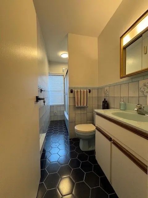 Toronto C03, ON M6C 1M1,18 Holland Park AVE #Main