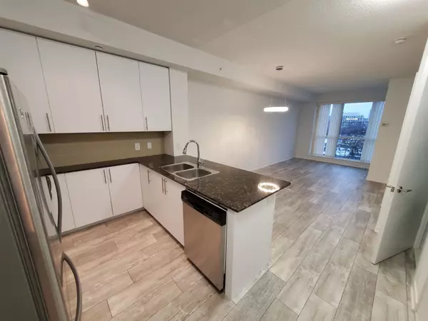 Toronto C03, ON M5P 1H1,60 Berwick AVE #705