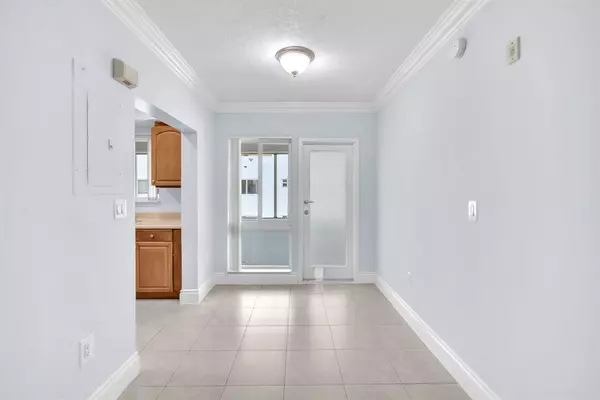 Bal Harbour, FL 33154,9930 Collins Ave #14