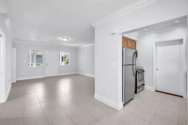 Bal Harbour, FL 33154,9930 Collins Ave #14