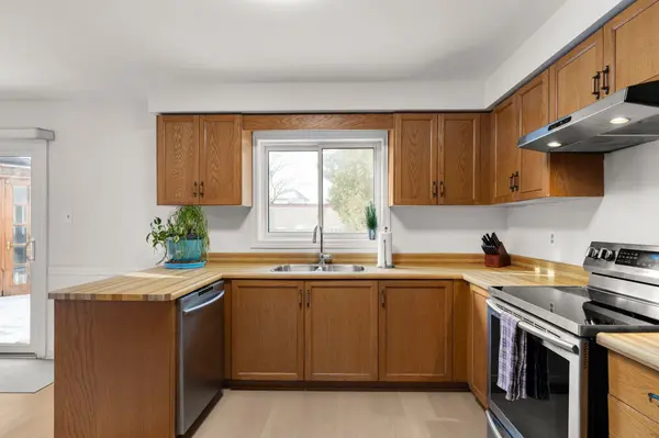 Innisfil, ON L0L 1L0,2 Heritage RD