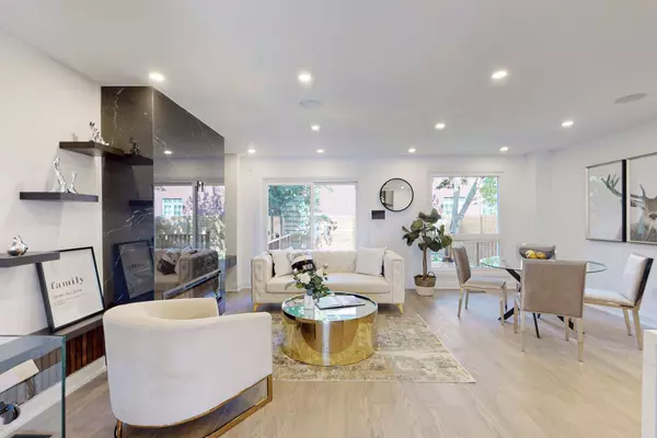 42 Coventry CT, Richmond Hill, ON L4C 8B8