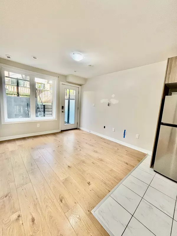 Mississauga, ON L5J 0B6,1165 Journeyman LN #110