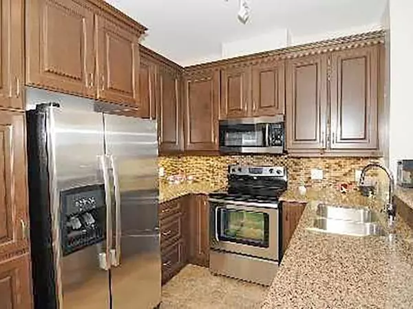 Toronto W08, ON M9A 0C3,1135 Royal York RD #609