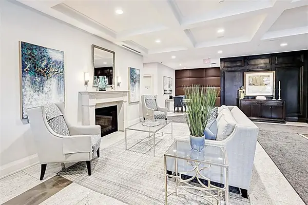 Toronto W08, ON M9A 0C3,1135 Royal York RD #609