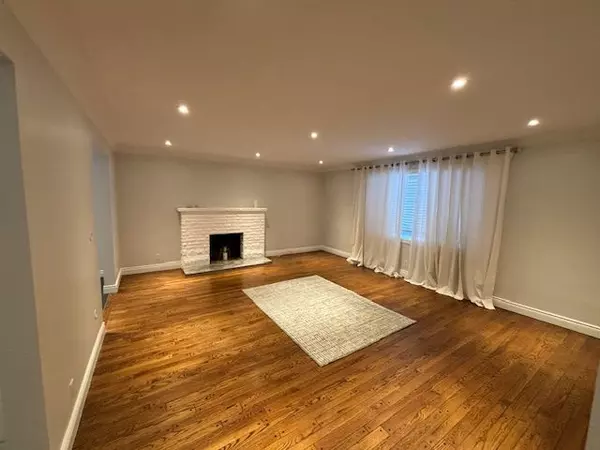 Oakville, ON L6L 1V1,2438 Hixon ST