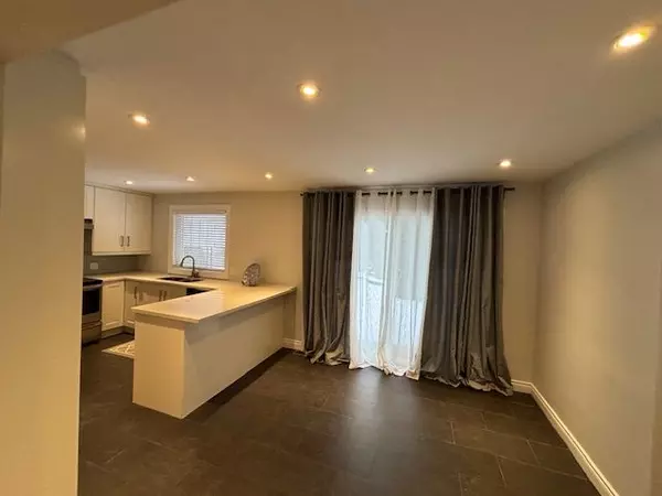 Oakville, ON L6L 1V1,2438 Hixon ST