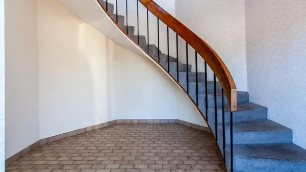 580 Clarke RD #1, London East, ON N5V 3K5