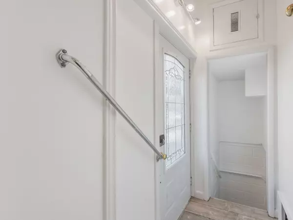 Oshawa, ON L1G 4R6,708 Carnegie AVE N #Upper