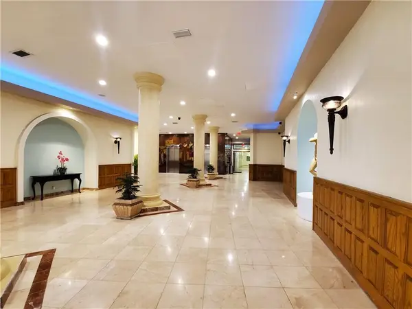 Hollywood, FL 33019,3725 S Ocean Drive #727