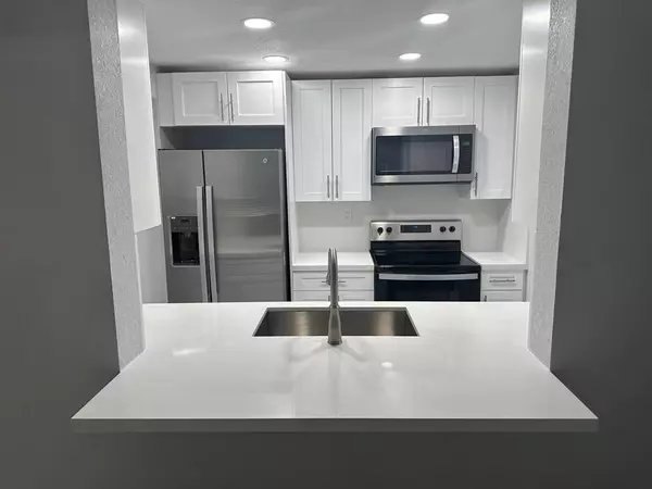 Boca Raton, FL 33428,9430 Boca Cove Cir #203