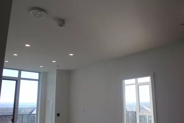 Toronto W06, ON M8V 0G2,70 Annie Craig DR #5407