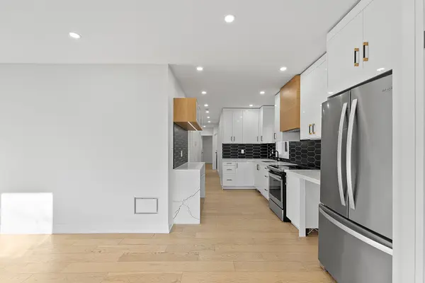 Toronto W06, ON M8V 3R9,99 Twenty Sixth ST #Main