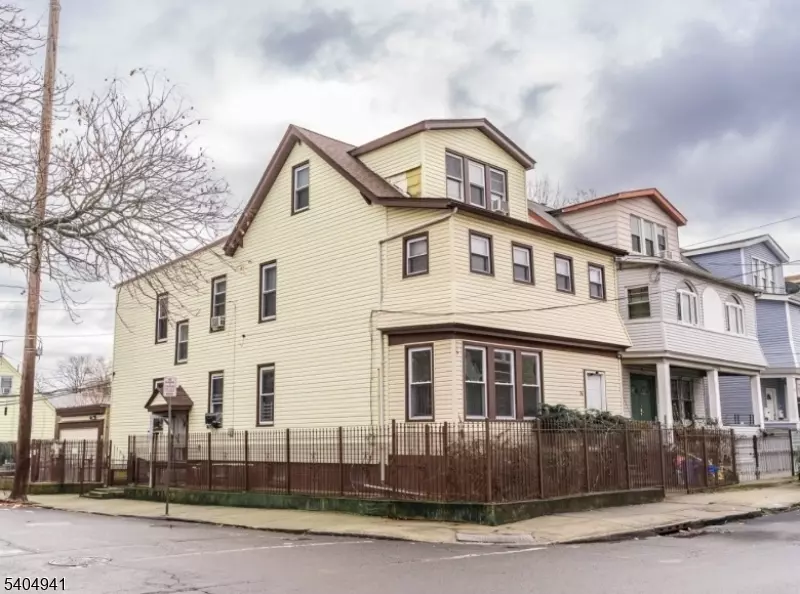 74 Smith St, Newark City, NJ 07106