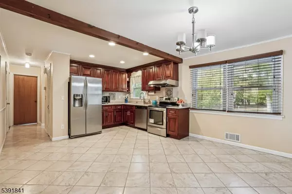 Edison Twp., NJ 08820,35 Revere Blvd