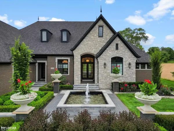 5769 Cotswold DR, Washington Twp, MI 48094