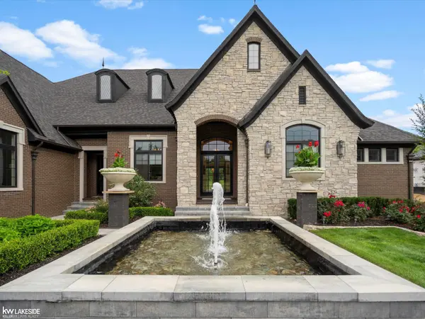 5769 Cotswold DR, Washington Twp, MI 48094