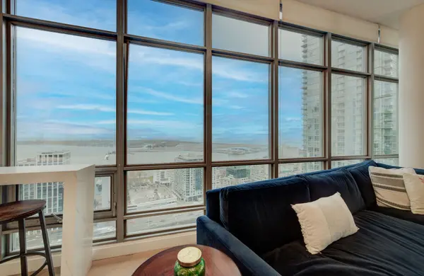 Toronto C01, ON M5V 3V1,3 Navy Wharf CT #Ph02