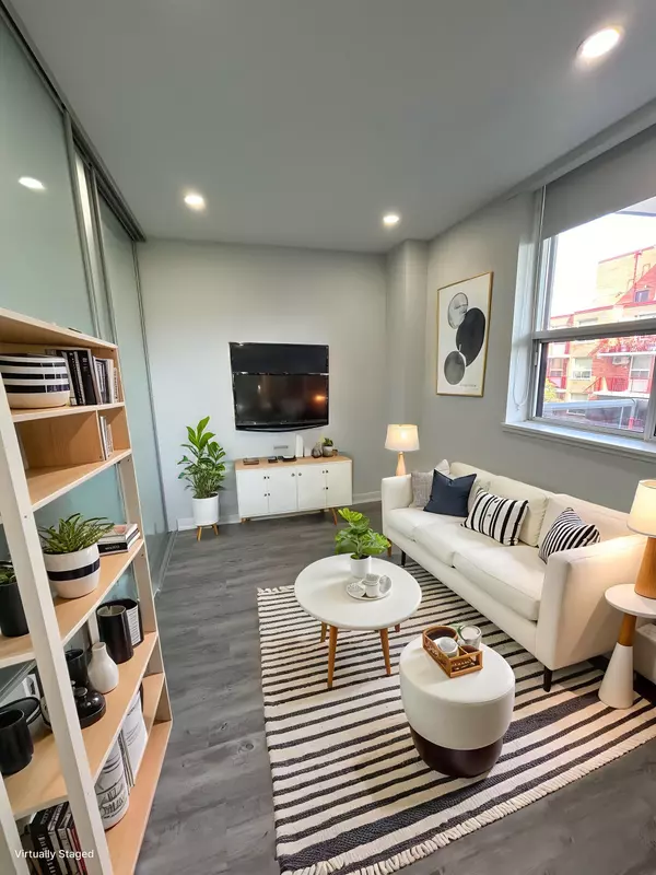 Toronto C02, ON M5R 2X1,15 Walmer RD #205