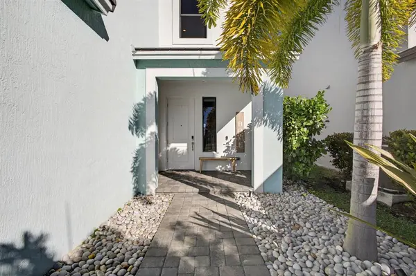 Loxahatchee, FL 33470,16587 Cove Rd