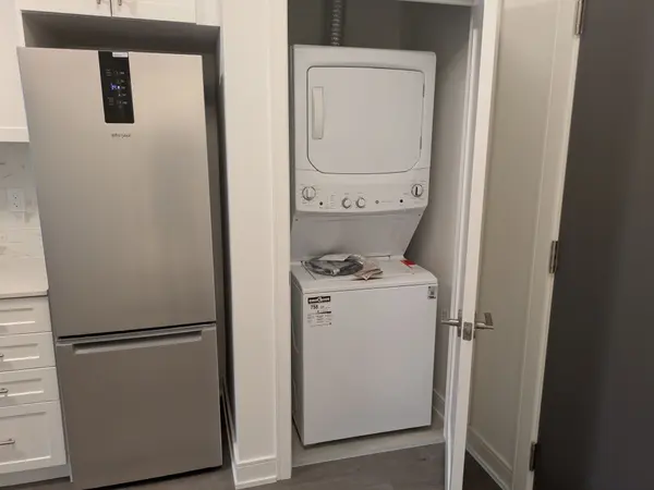 Newmarket, ON L3Y 2R3,715 Davis DR #B1207