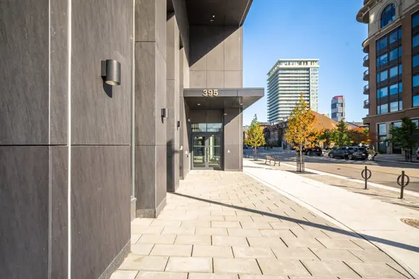 Mississauga, ON L5B 0P6,395 Square One DR #4208