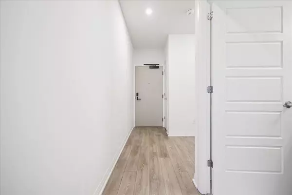 Oakville, ON L6H 8A3,1415 Dundas ST E #604