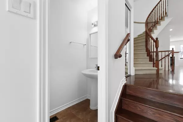 Orleans - Cumberland And Area, ON K4A 0E3,1899 Arrowgrass WAY