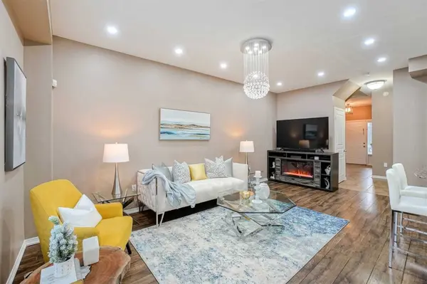 Hamilton, ON L8E 0H2,170 Palacebeach TRL #40