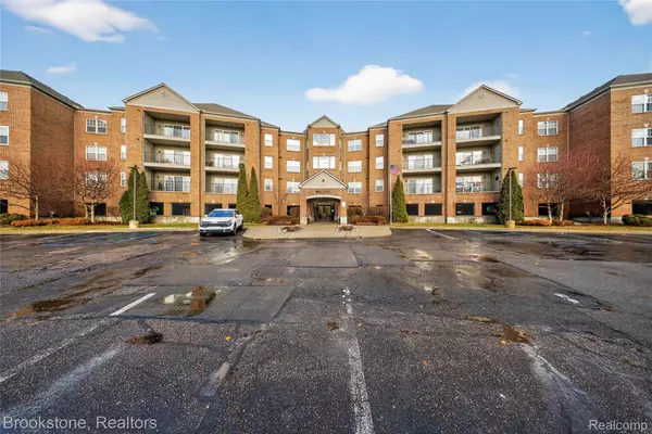 St. Clair Shores, MI 48082,2112 Country Club DR