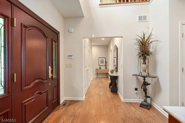 Rockaway Twp., NJ 07866,23 W Lake Shore Dr