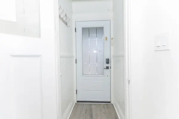 Toronto C03, ON M6E 2V4,212 Oakwood AVE