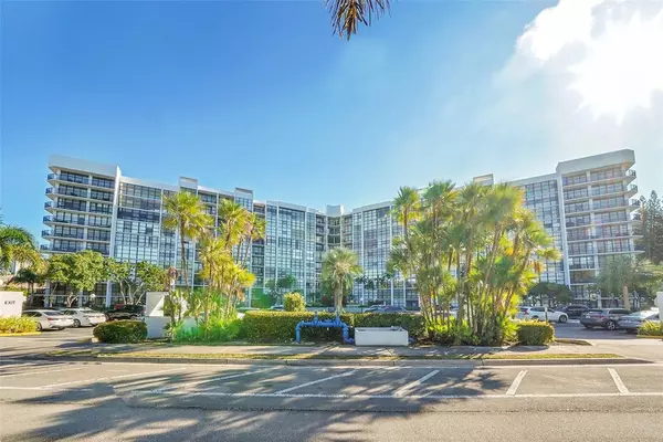 Hallandale Beach, FL 33009,1000 Parkview Dr #306