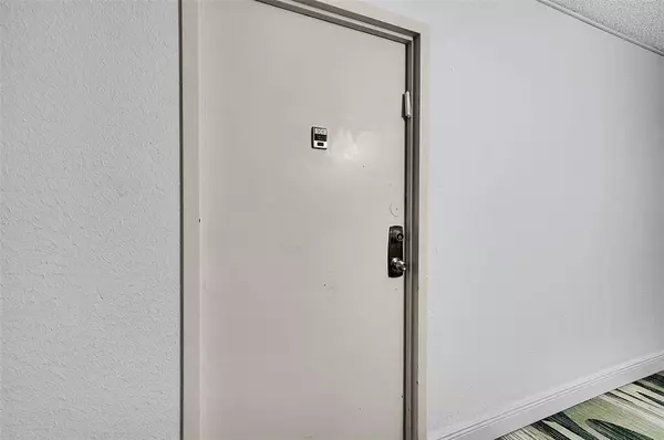 Hallandale Beach, FL 33009,1000 Parkview Dr #306