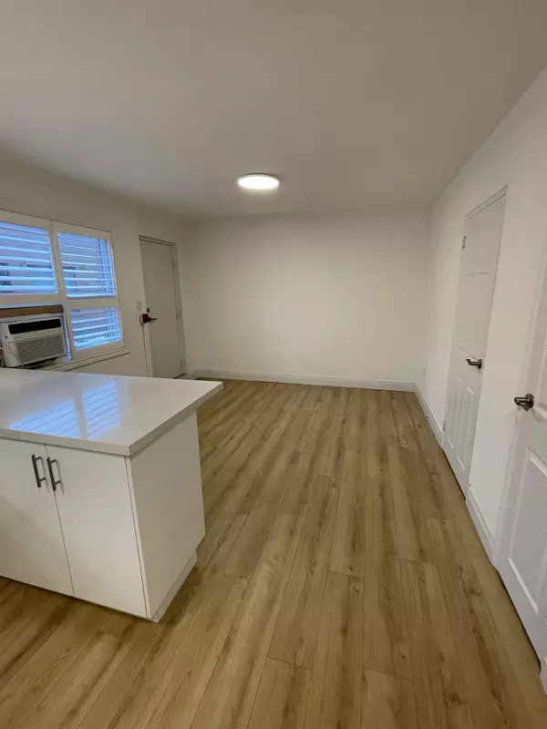 Toronto W02, ON M6P 1Y8,2940 Dundas ST W