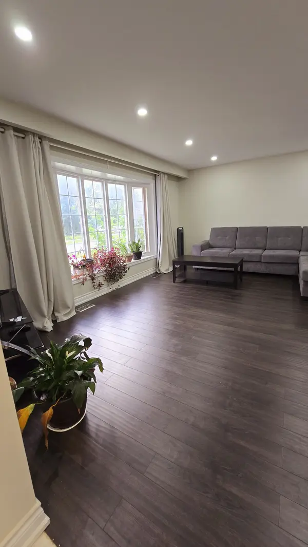 22 Murchison CRES, Toronto W10, ON M9V 3P6