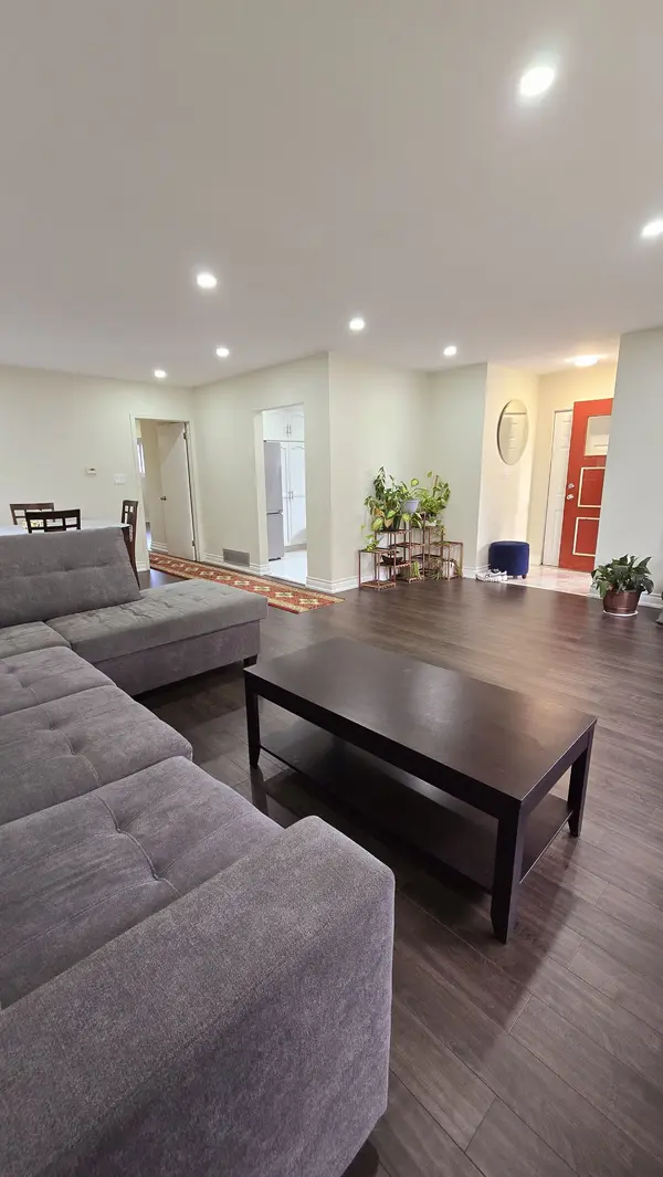 Toronto W10, ON M9V 3P6,22 Murchison CRES